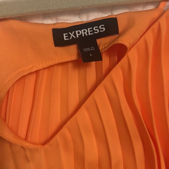 Fun orange top! Express - Picture 3 of 4